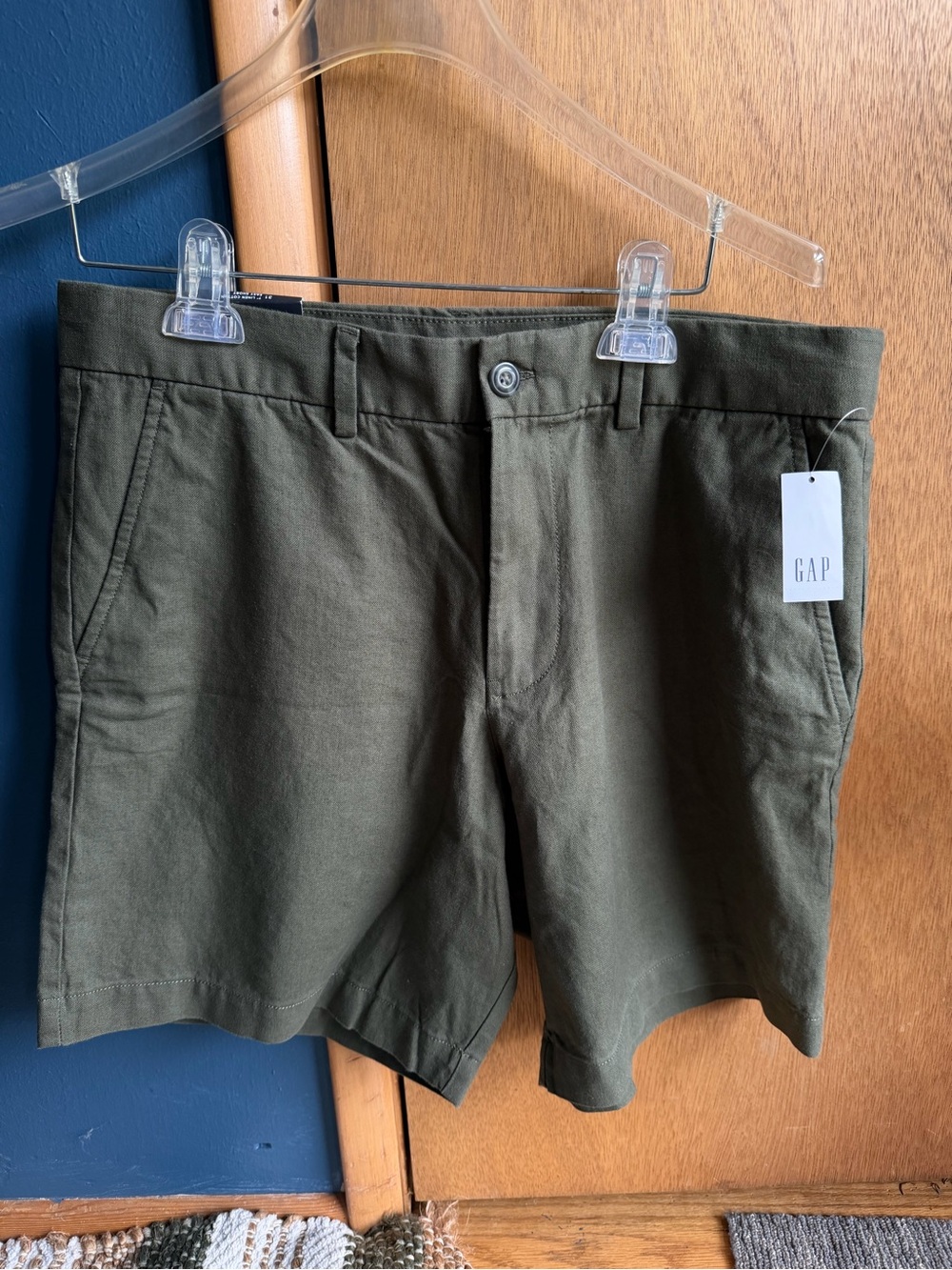 GAP Men’s Easy 7” Cotton/Linen Blend Shorts